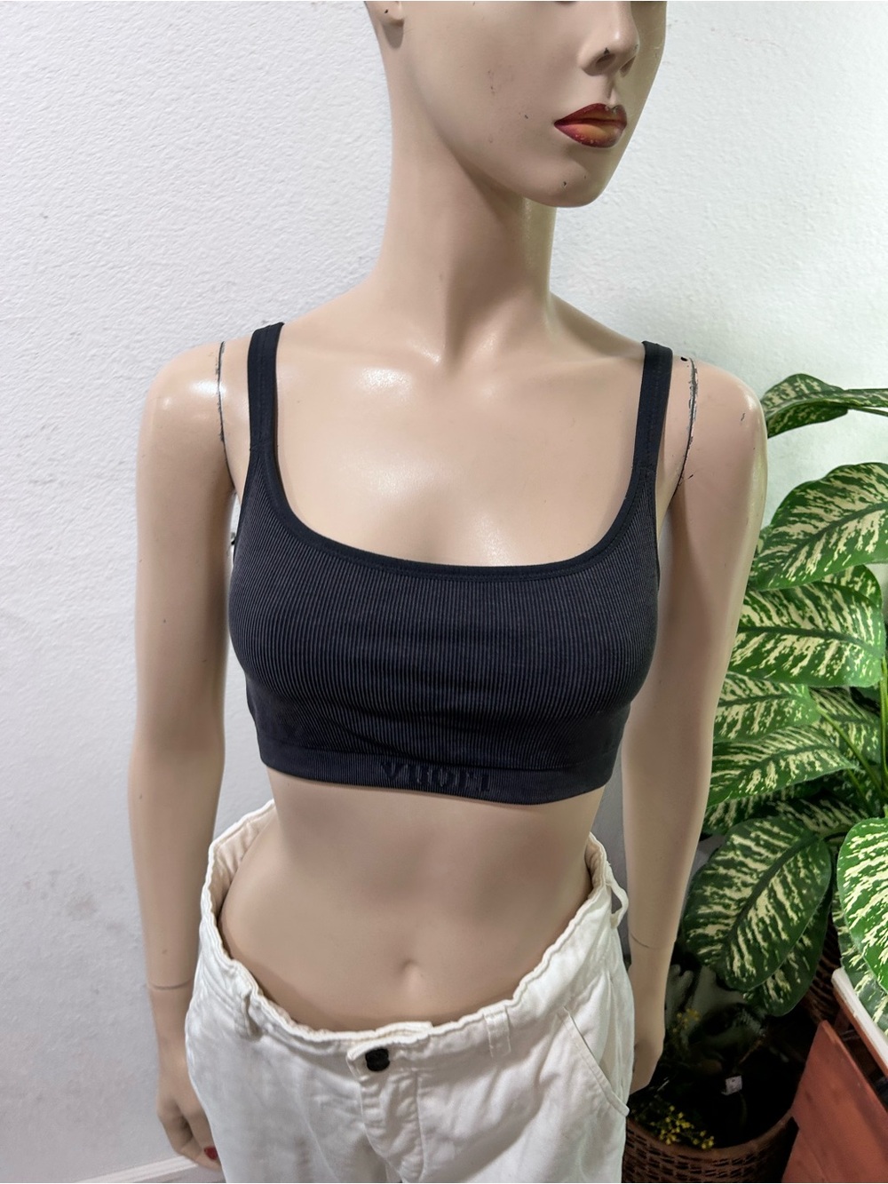 Vuori Ribbed Scoop Sports Bralette in Black/ gray-